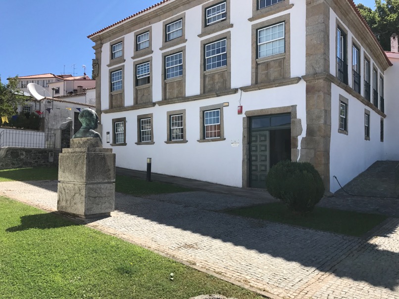 Solar dos Teixeiras - Biblioteca e Sede da Fundação "OS NOSSOS LIVROS"